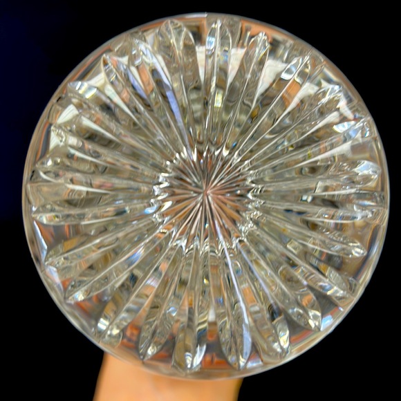 Vintage cut crystal tall ewer with etched floral design - Picture 9 of 12